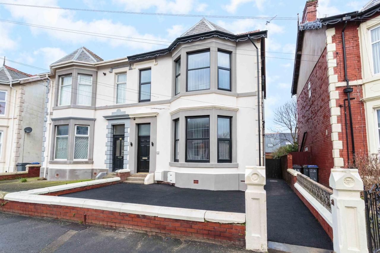 Cherry Property - Berry Apartments Blackpool Bagian luar foto